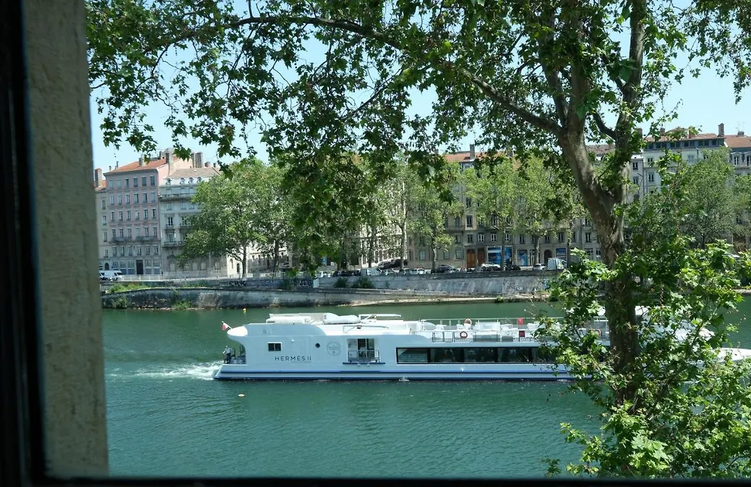 Honorê Suite Vue Saone-1