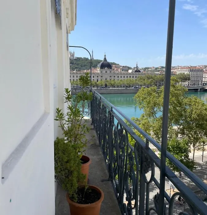 vue sur Rhône-1