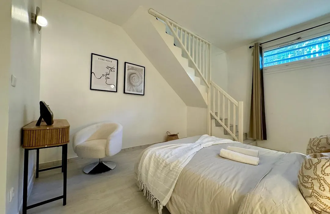 Suite Azure - Appartement 4 personnes - Check in h24&Wifi-1