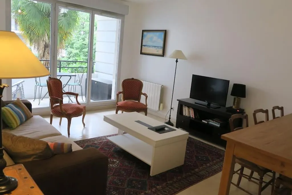 Appartement confortable calme avec terrasse proche métro - accueil personnel-1