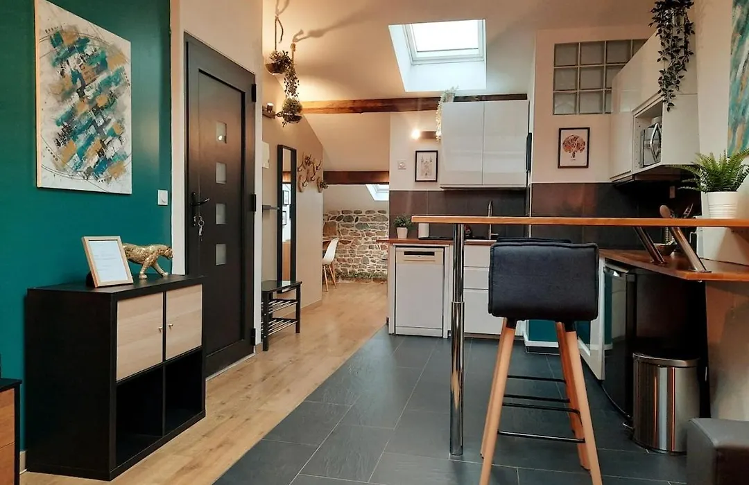 Grand appartement proche métro avec place de parking-1