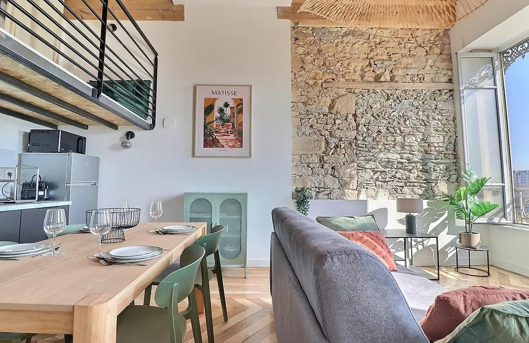 Charming Apartment With An Unobstructed View-1