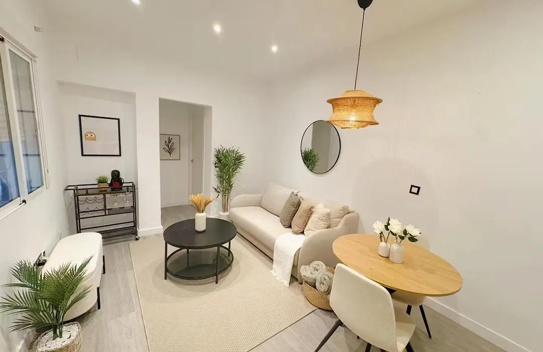 Le Valmy - appartement 6 personnes - check in h24 wifi-1