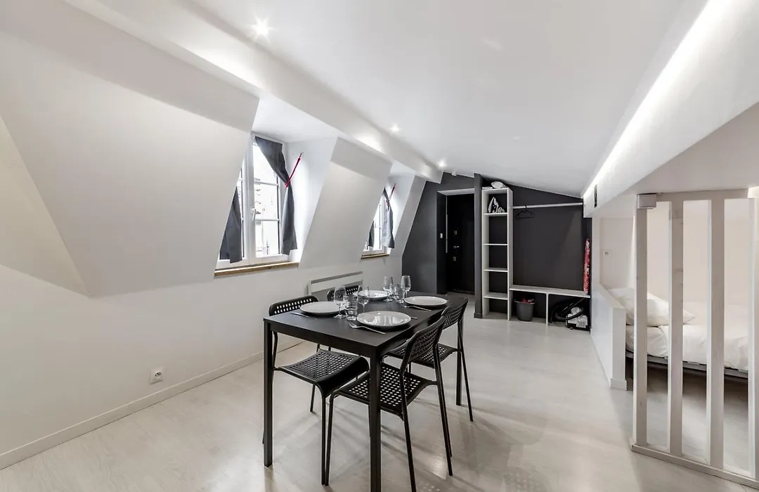 All in Lyon | Studio central – place des Célestins-1