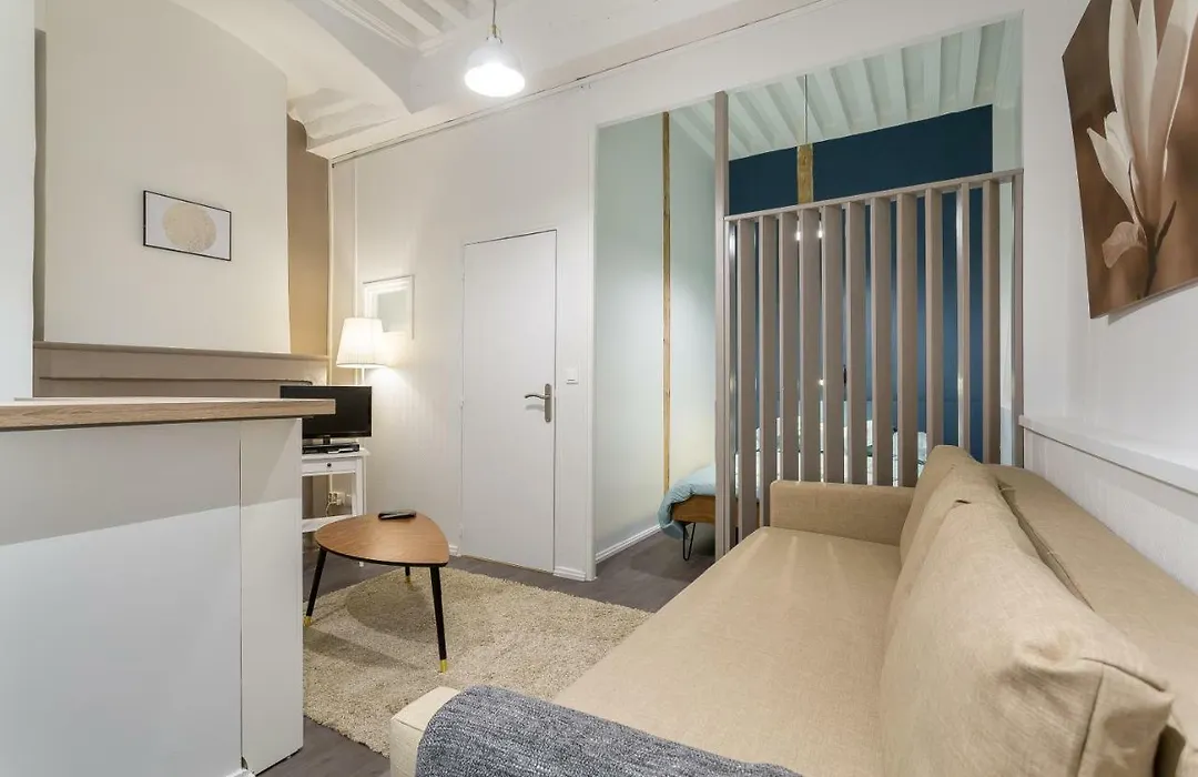 Jusquà 6 personnes au coeur du Vieux Lyon-1