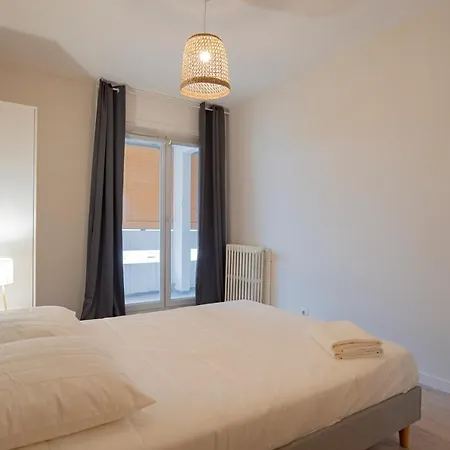 Envie Lyonnaise Location - 14 personnes - Terrasse - WIFI fibre optic-2