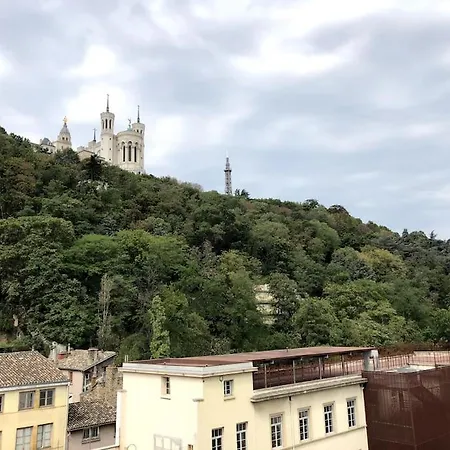 Pépite rare 8 personnes au cœur battant du Vieux Lyon-3