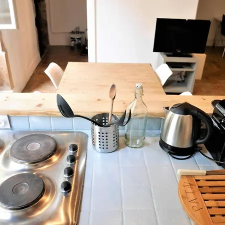 Spacious Studio Completely Renovated Right In The City Center-3