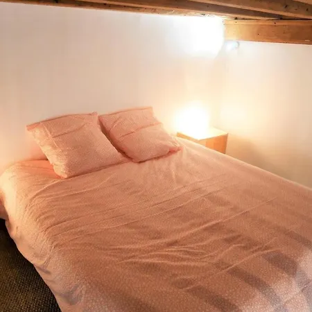 Spacious Studio Completely Renovated Right In The City Center-2