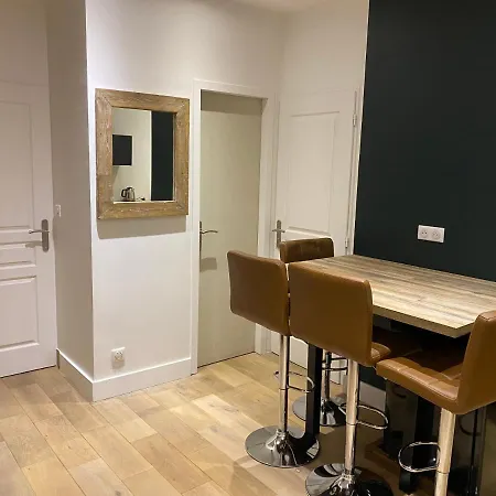 Studio totalement rénové en plein centre-ville devant la Préfecture de Lyon-3