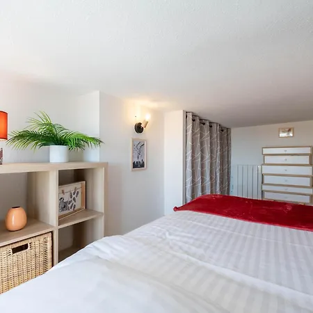 BnGo I L'Élégant I Duplex Croix-Rousse vue sur Fourvière, 2 personnes, Cosy et moderne-2