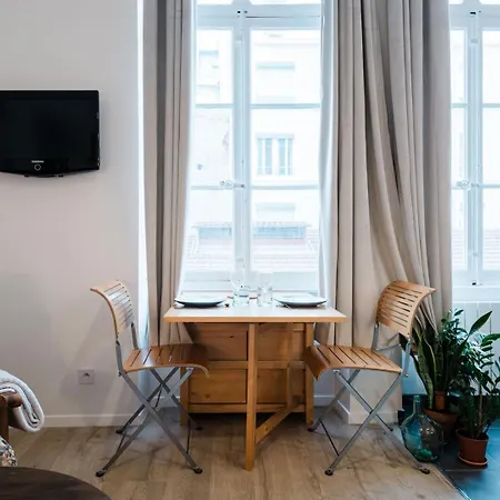 Bright, relaxing city-centre apartment AIL-2