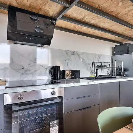 Charming Apartment With An Unobstructed View-2
