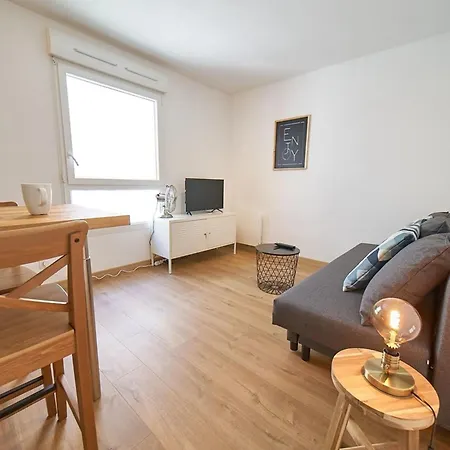 Convenient And Central Studio Close To The Metro And Amenities-3