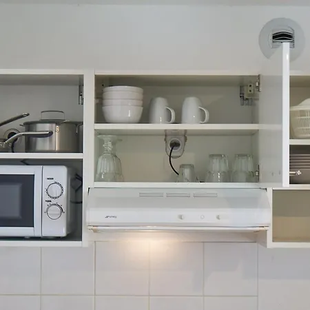 Convenient And Central Studio Close To The Metro And Amenities-2