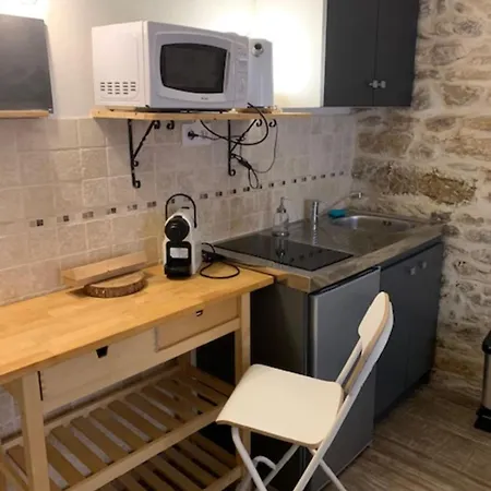 Studio with exposed stone Vieux Lyon-2