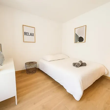 Functional And Well Located Studio Close To Metro And Shops-3