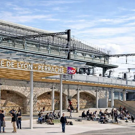 T2 calme avec parking entre Perrache et Confluence-3