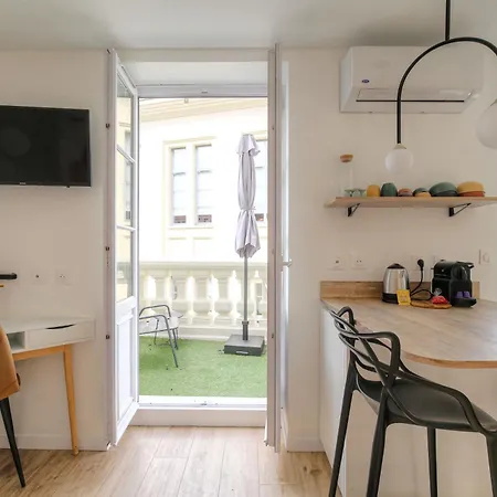 Joli studio climatisé avec terrasse - Lyon centre-3