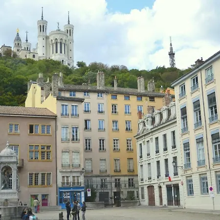 Cosy Apartment Ideally Located In The Old Town-2