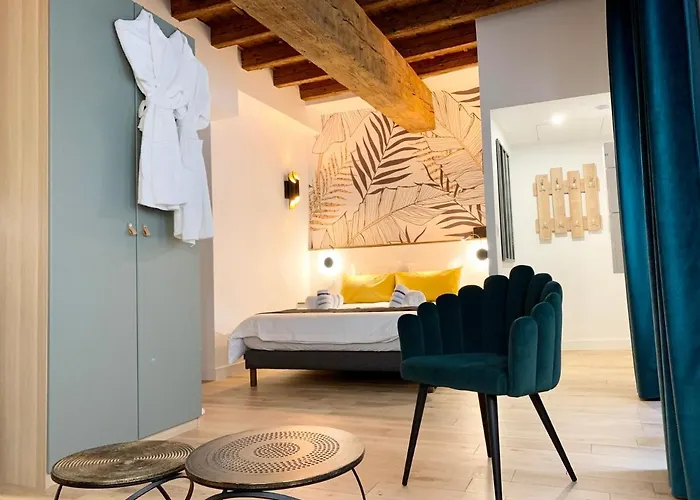 Appartement Luxe et Calme en Hyper Centre - La Cour des Bois à Lyon