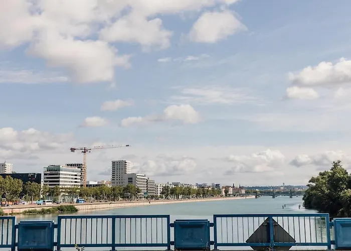 Studio design rénové/ Berges du Rhone Lyon