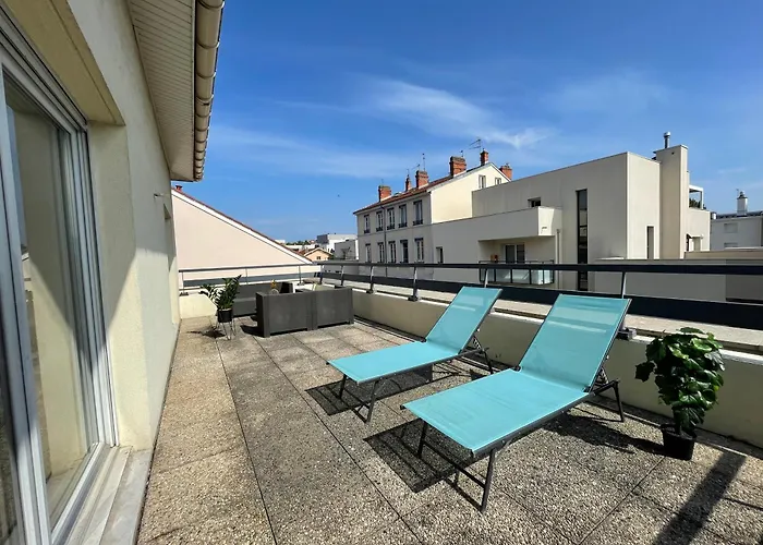 BnGo I Immense RoofTop Lyon I 2 chambres, 4 places parkings, 2 immenses terrasses, 8 personnes