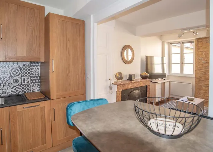 All in Lyon | Moderne et cosy au cœur de St-Jean