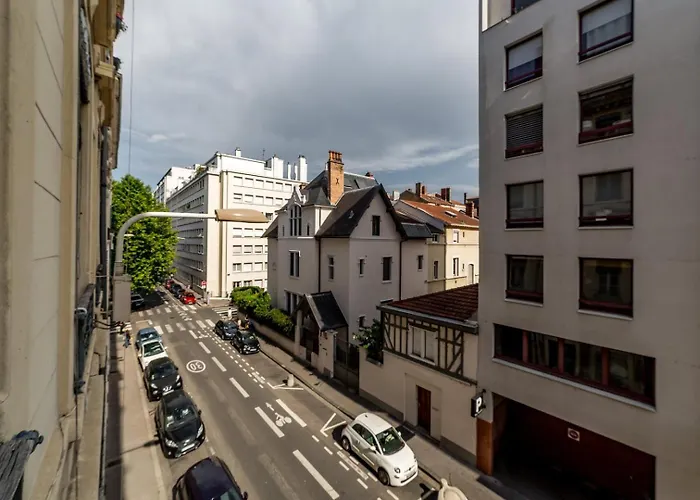 Cosy entièrement rénové idéalement placé AIL Lyon