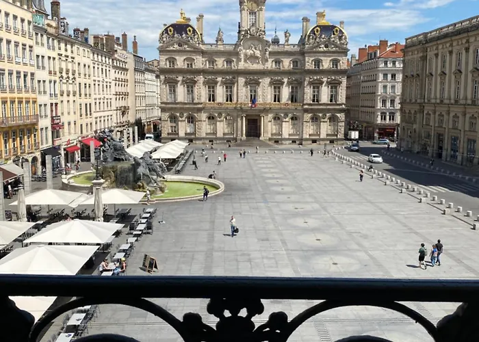 Vue Place des Terreaux-4 Voyageurs Lyon