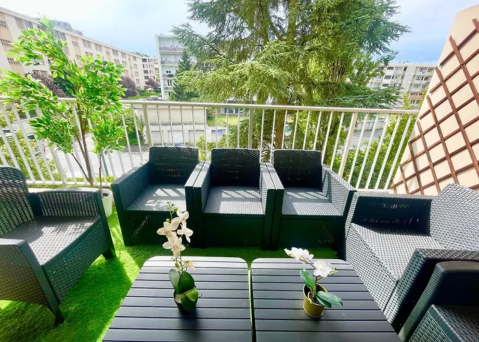 BnGo I Le Spacieux I 3 chambres, 2 salles de bain, 1 toilette, parking privé gratuit, 8 personnes, Vieux Lyon hypercentre
