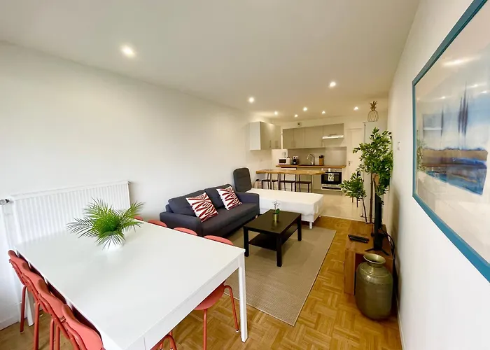 BnGo I Le Spacieux I 3 chambres, 2 salles de bain, 1 toilette, parking privé gratuit, 8 personnes, Vieux Lyon hypercentre