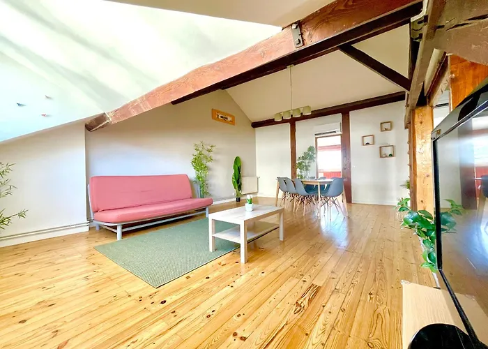 BnGo I Le Spacieux I 9 personnes, Climatisation, Parking gratuit, 3 chambres, 6 lits, Gare PartDieu, Centre de Lyon