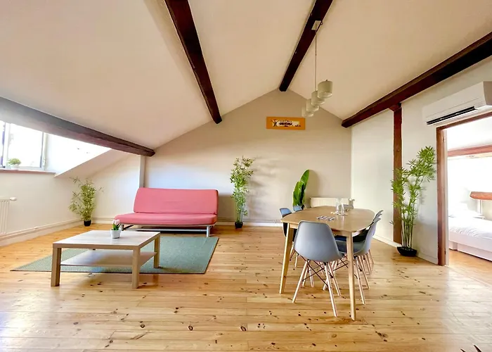 BnGo I Le Spacieux I 9 personnes, Climatisation, Parking gratuit, 3 chambres, 6 lits, Gare PartDieu, Centre de Lyon