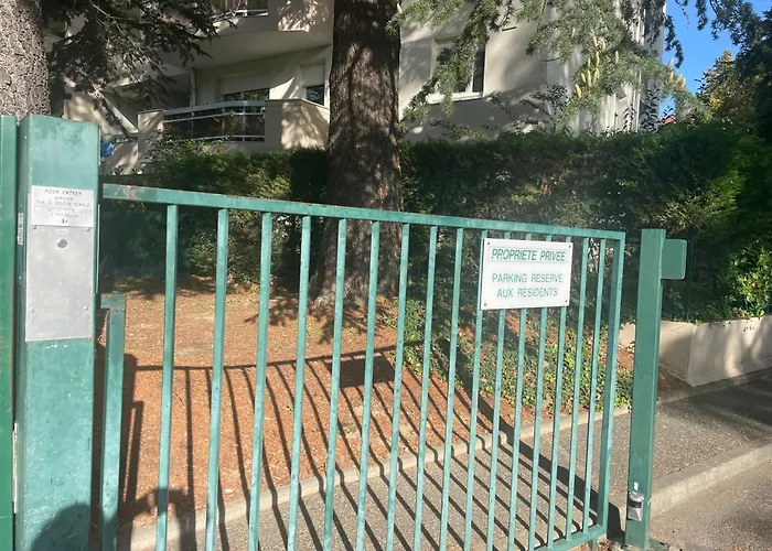 City & Cosy, Lyon Charcot- Wifi - Lave Linge - Balcon - Parking