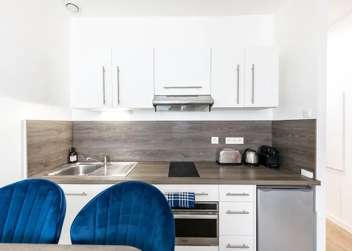 Appartement Le Hirvi - cocon zen et épuré à 10min Vieux Lyon