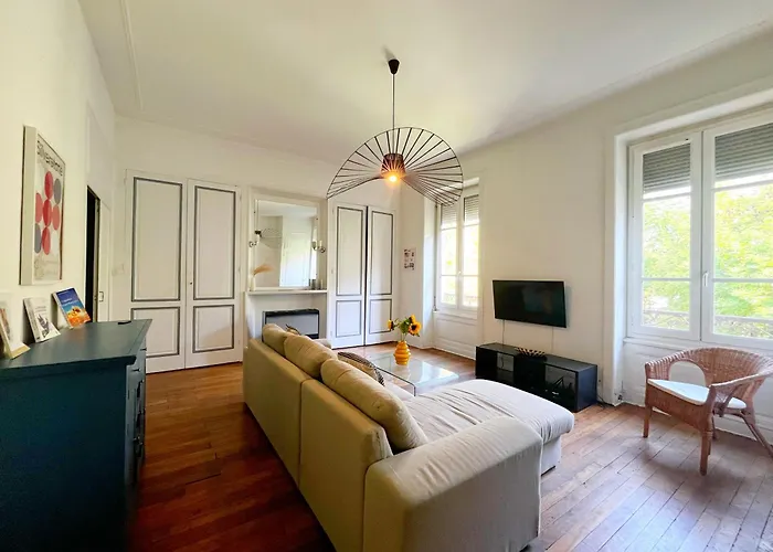 Le Valmy - appartement 6 personnes - check in h24 wifi Lyon