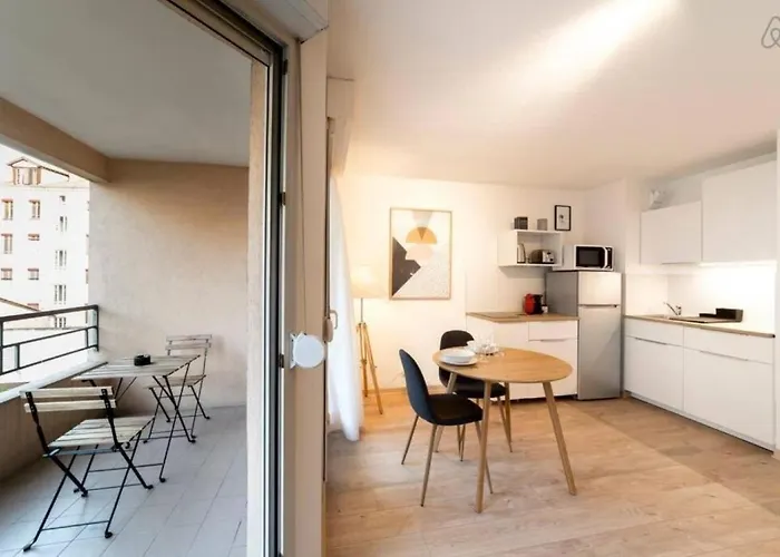 All in Lyon | Cocon Part-Dieu avec balcon