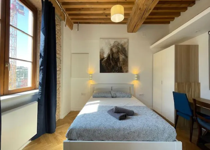 Le Petit St Pierre charmant 2 pers Valmy Lyon