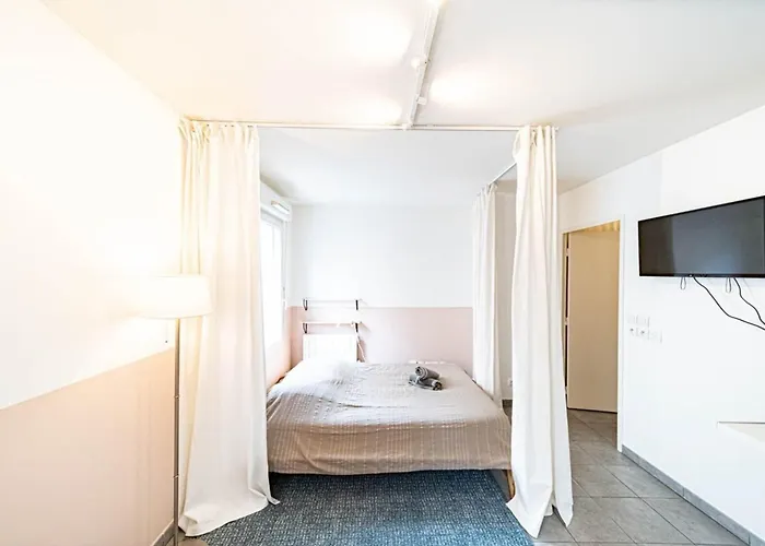 Le petit Montel- studio avec garage-métro Valmy Lyon