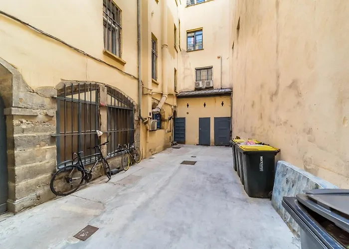 Saint-Nizier Accommodation For Two People Near Cordeliers Lyon