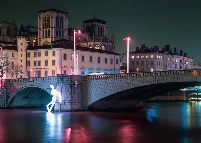 Appartement Design et Pop avec balnéo à Lyon