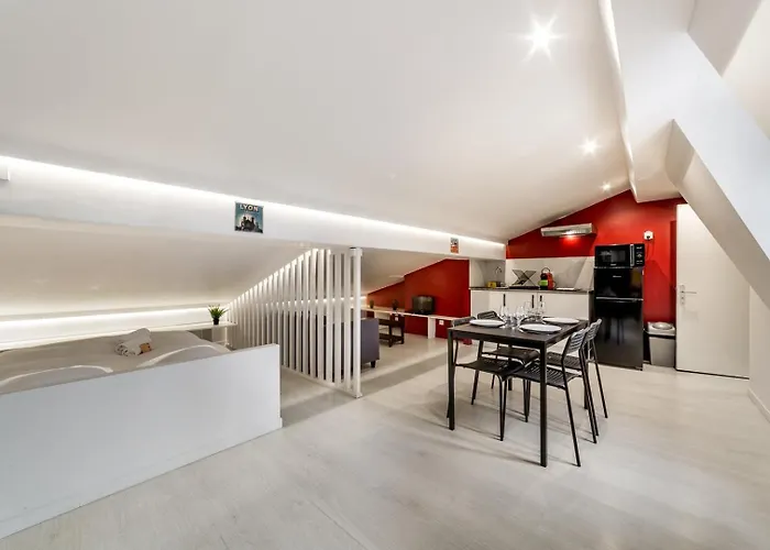 All in Lyon | Studio central – place des Célestins
