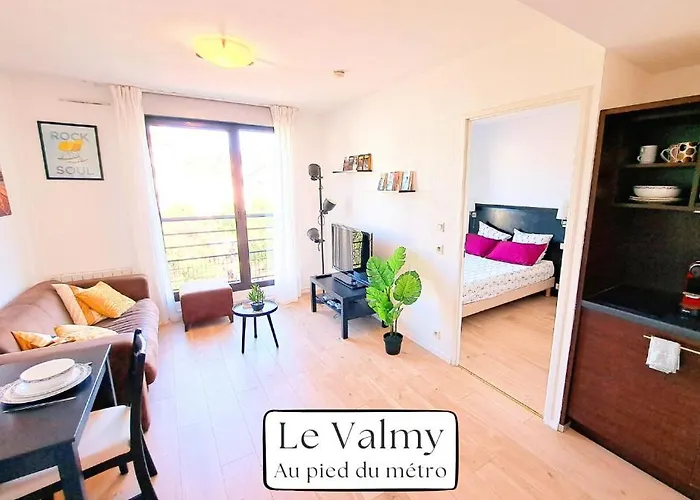 Le Valmy, T2 équipé au pied du métro Lyon