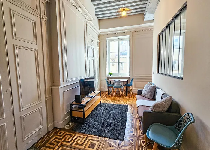 Le Haussman 4 places - Louis Pradel - Netflix Lyon