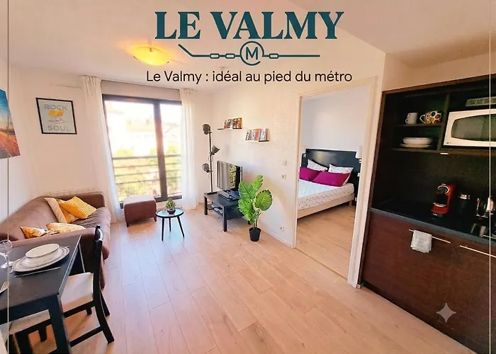 Le Valmy, T2 équipé au pied du métro Lyon