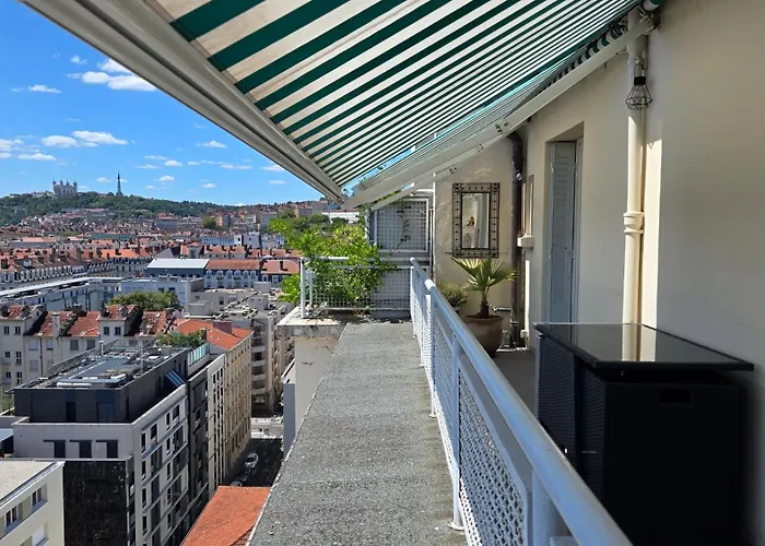 Appartement PLEIN SUD Terrasse Garage Netflix Climatisation à Lyon