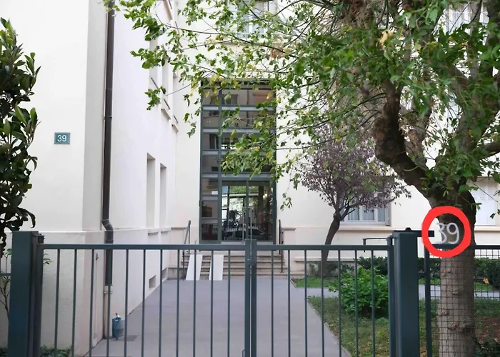 Appartement PLEIN SUD Terrasse Garage Netflix Climatisation à Lyon