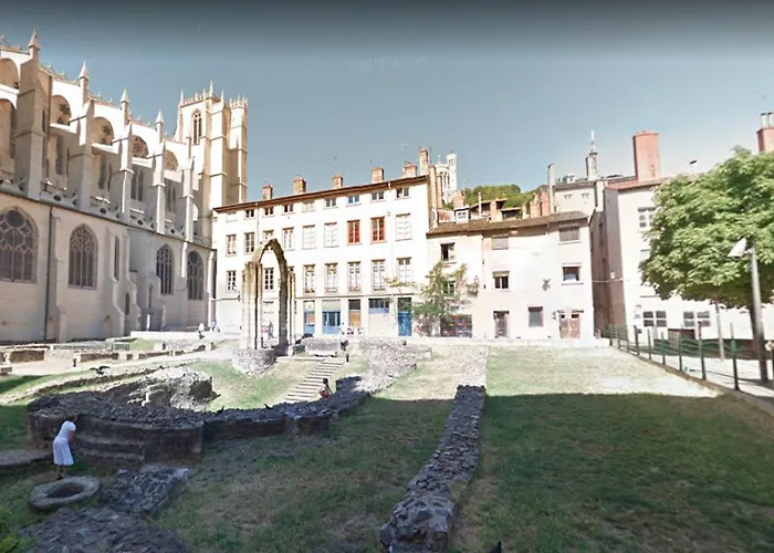 Le Clos de Sainte Croix Lyon
